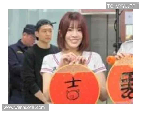 乐天桃园啦啦队员黃禹菡：新年快乐！大家都要暴财暴富爆幸福