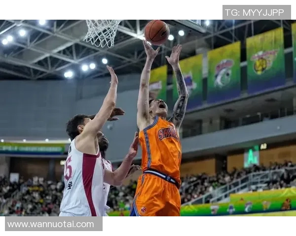 卫冕杯赛冠军,上海男篮20分大胜 偰李永炜18+8 山西男篮被罚下6人